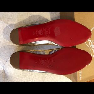 ❗️REPOSH❗️CHRISTIAN LOUBOUTIN GOLD LEATHER FLATS